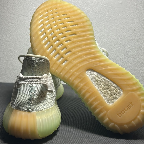 Yeezy Boost 350 V2 Hyperspace - Picture 5 of 6